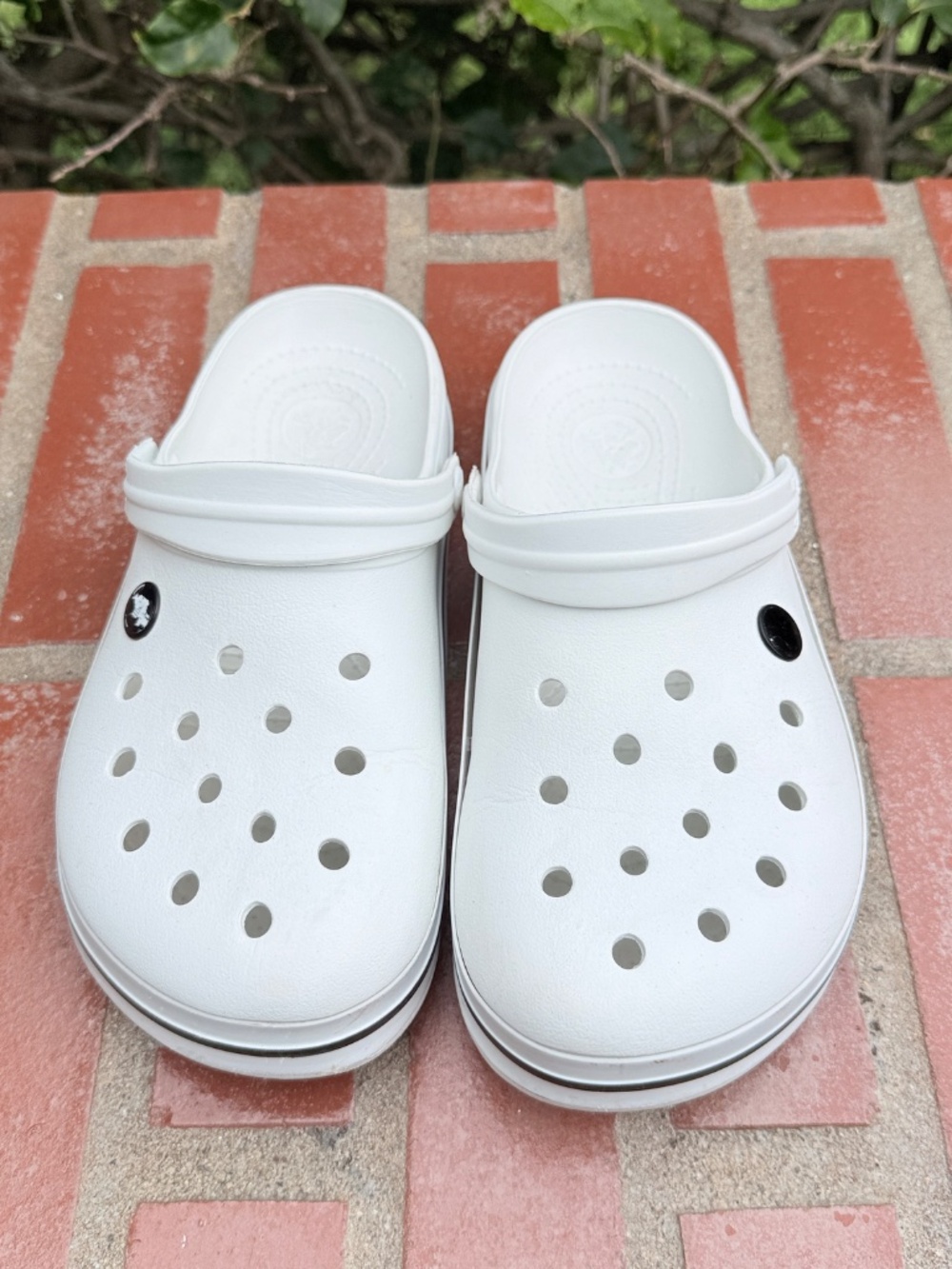 CROCS UNISEX-ADULT CROCBAND CLOG, WHITE, 10 WOMEN/8 MEN